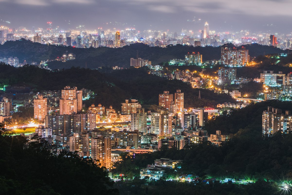 Brightly lit night view pictures of Hong Kong