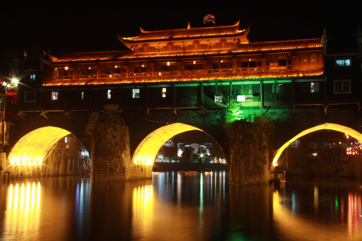 Night view pictures of Fenghuang Ancient City in Xiangxi, Hunan