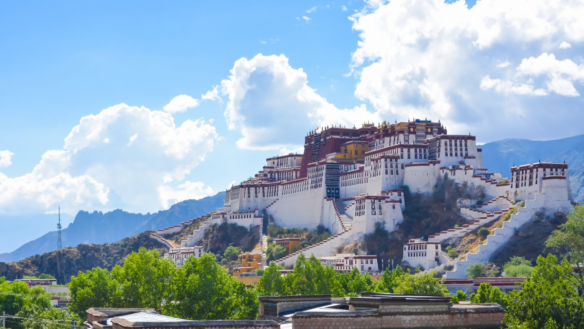 Scenery pictures of the sacred Potala Palace in Tibet