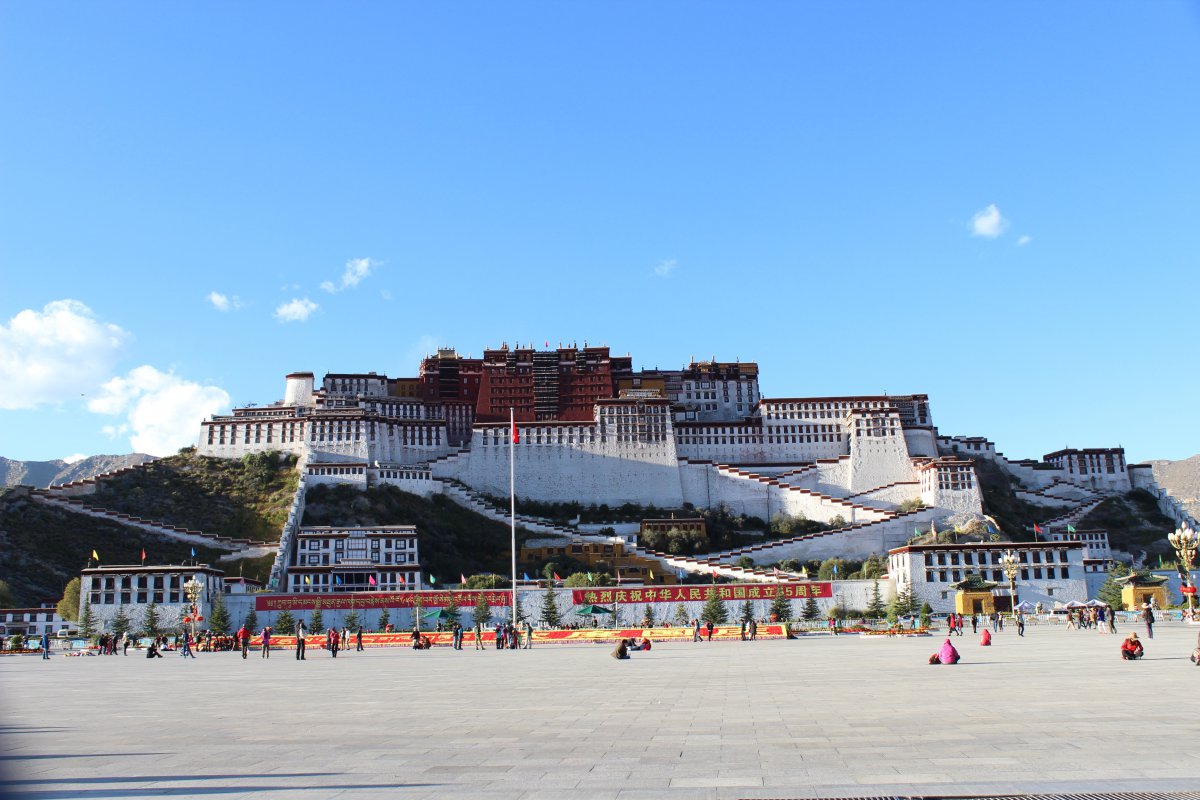 Scenic pictures of the sacred and mysterious Potala Palace in Tibet