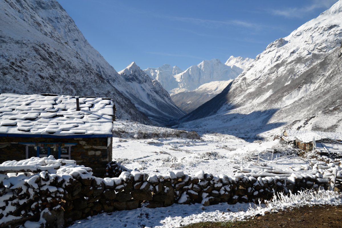 Magnificent and pure Nepal snow mountain scenery pictures