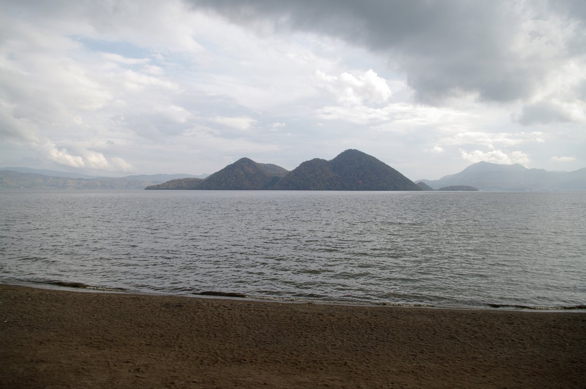 Pictures of Lake Toya, a freshwater lake in southwestern Hokkaido, Japan