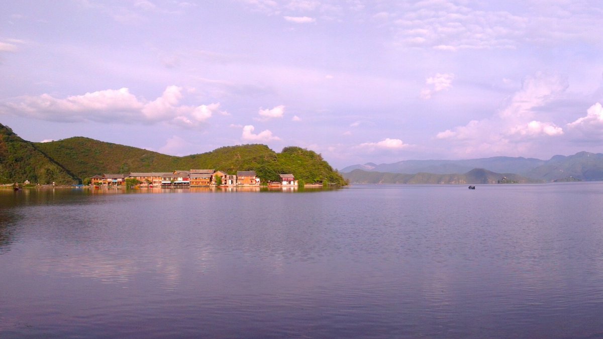 Pictures of natural scenery of Lugu Lake in Yunnan