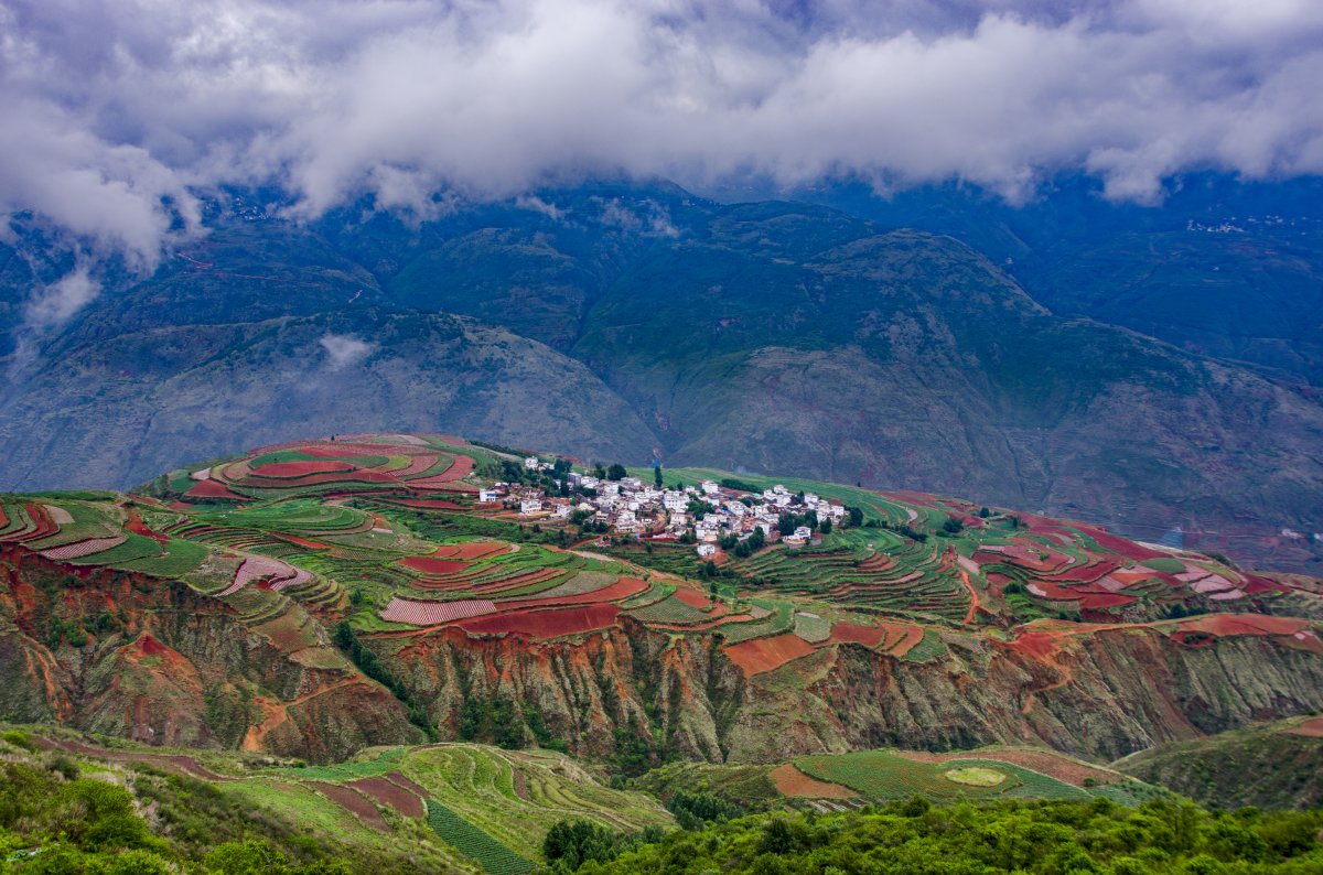 Pictures of red earth scenery in Dongchuan, Yunnan