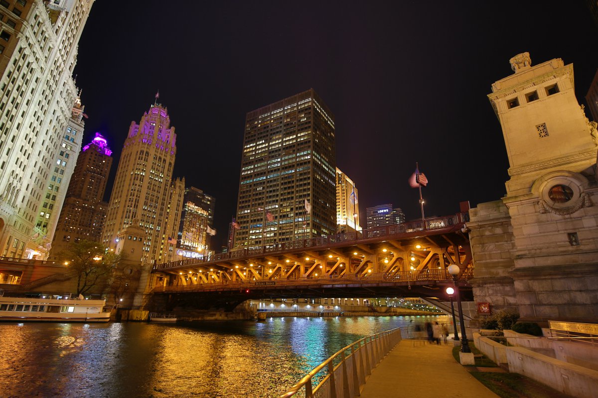 Chicago River night view pictures
