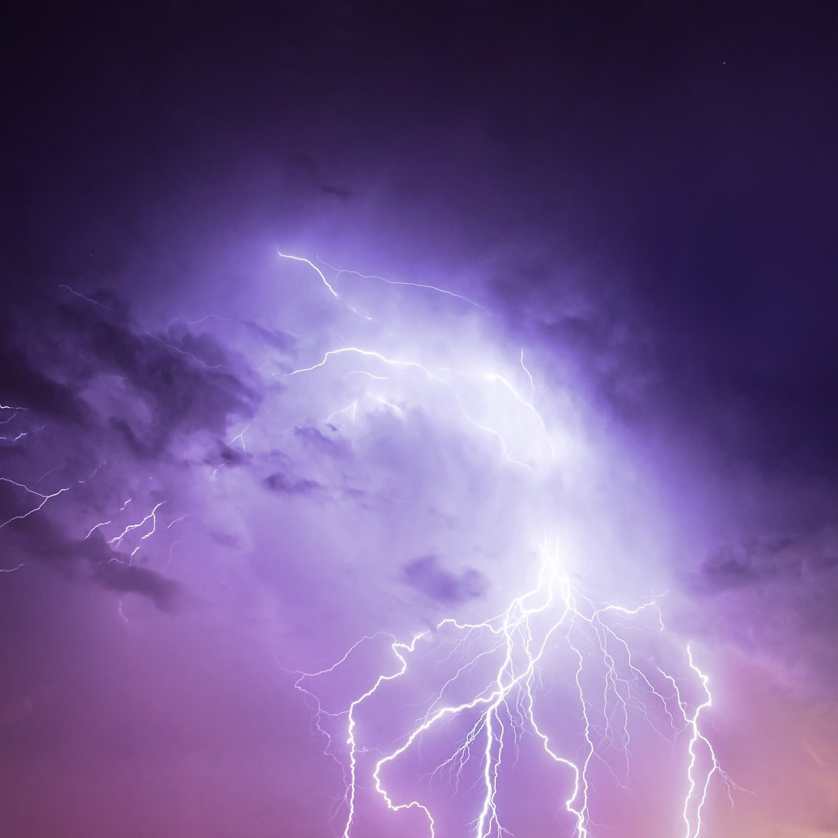 Night sky scene pictures with lightning and thunder