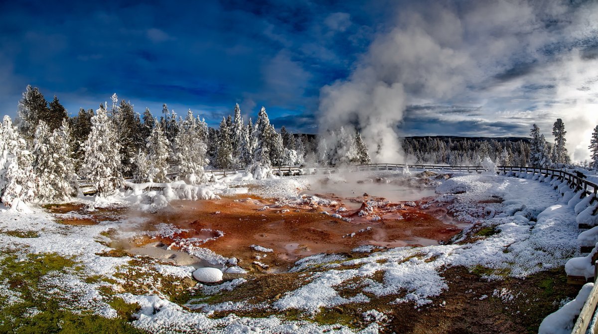 Pictures of geothermal pools in Yellowstone Park