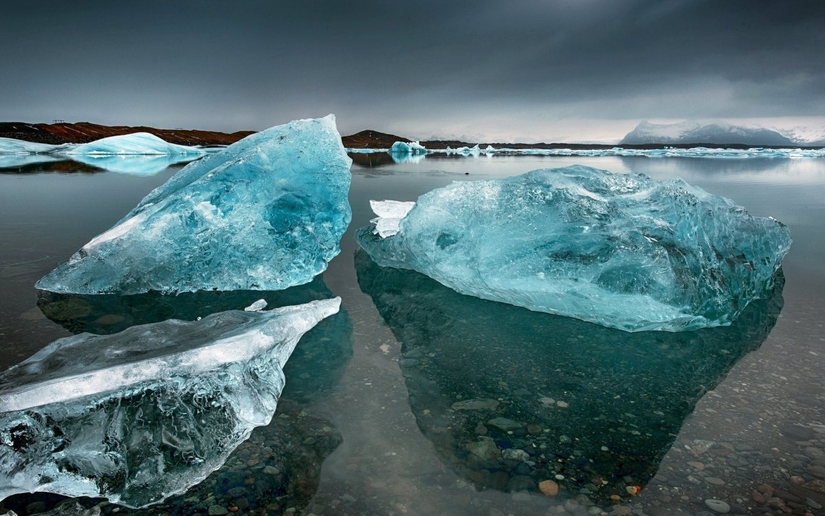 iceberg melting pictures