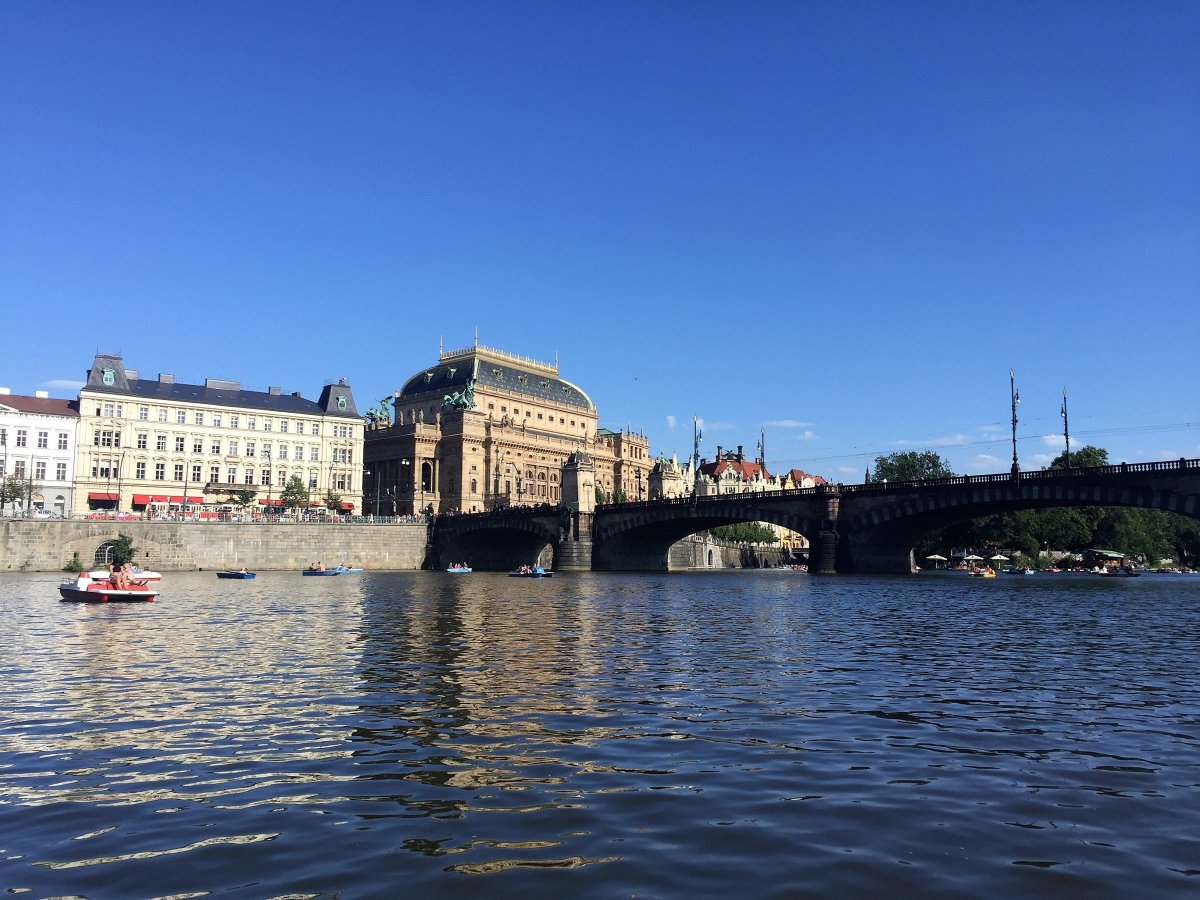 Pictures of scenery along the river in Prague