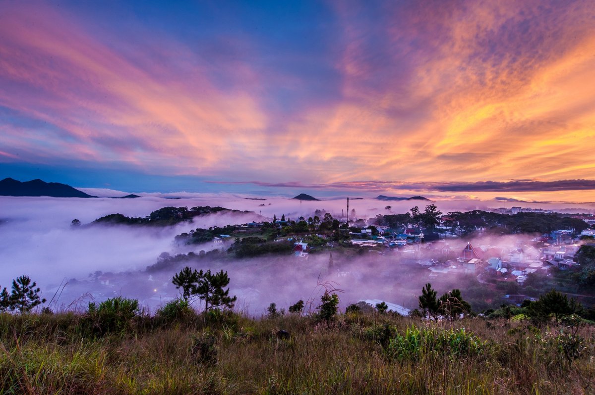 Early morning cloud and mist scenery pictures