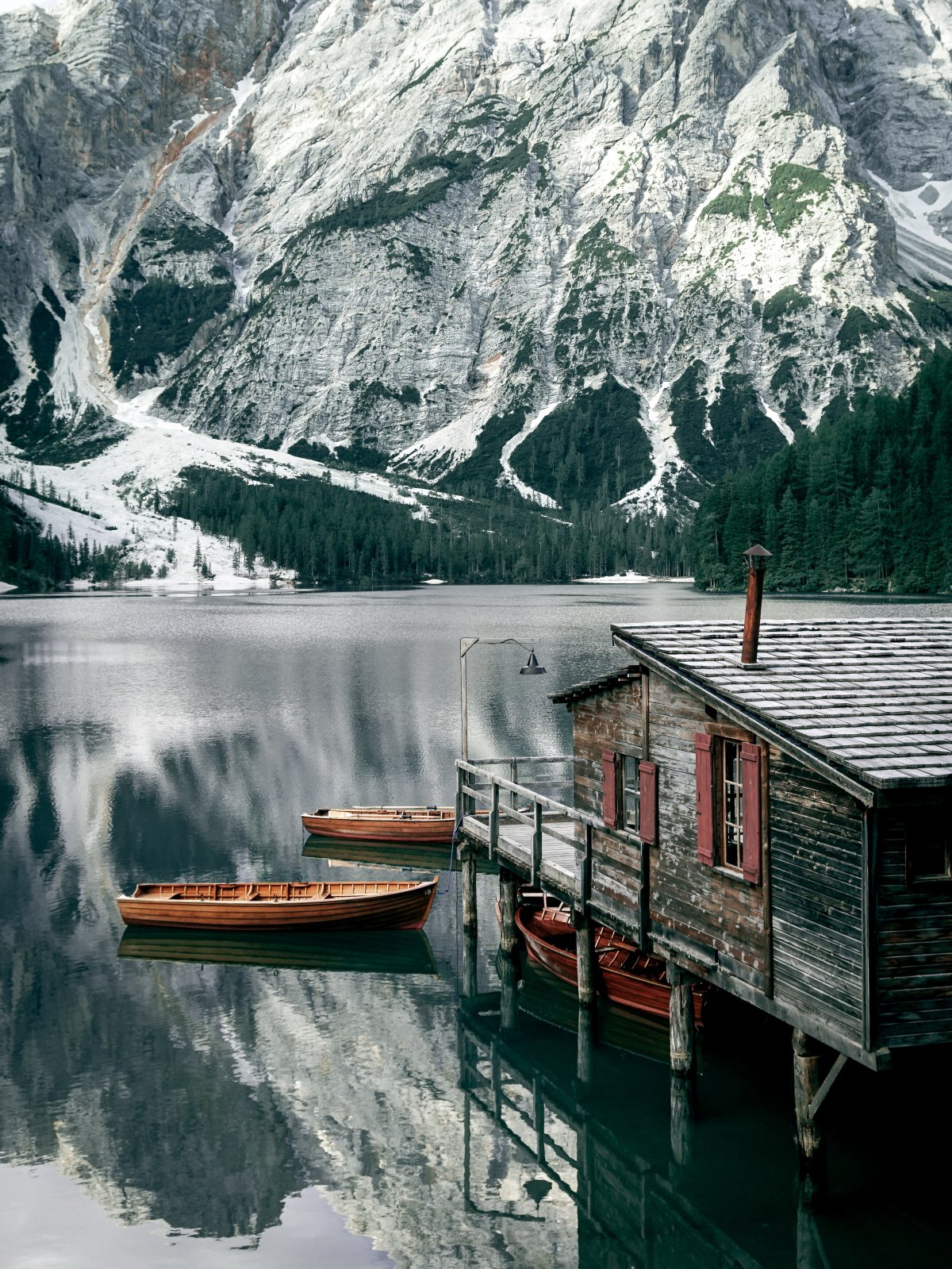 Landscape pictures of lakes and wooden houses