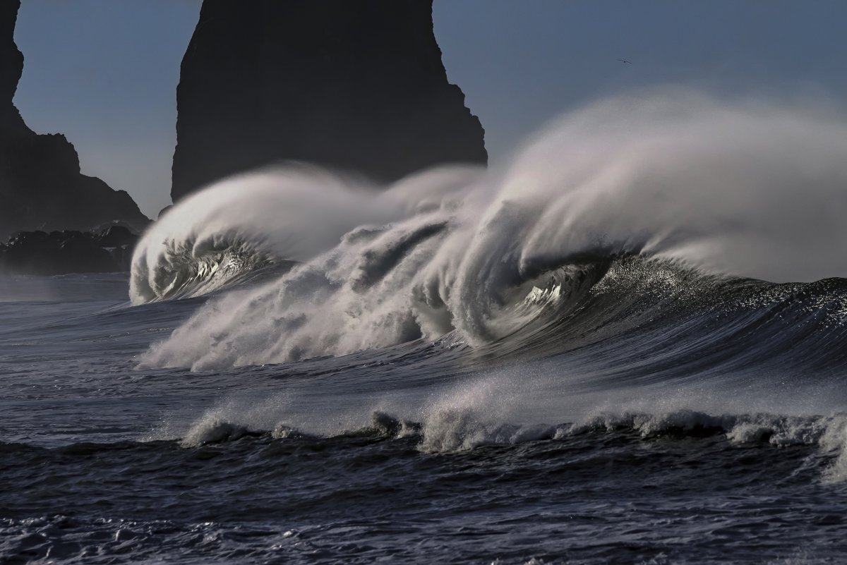 Pictures of huge waves rolling in the sea
