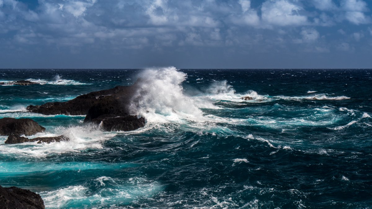 Atlantic Ocean Waves Landscape Picture
