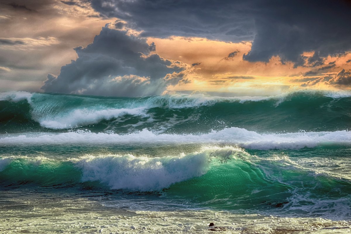Pictures of rolling waves in the ocean