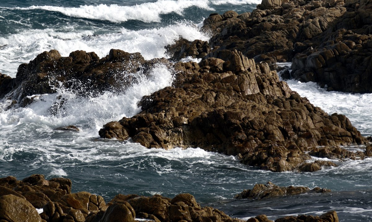 Pictures of waves and rocks in Sardinia