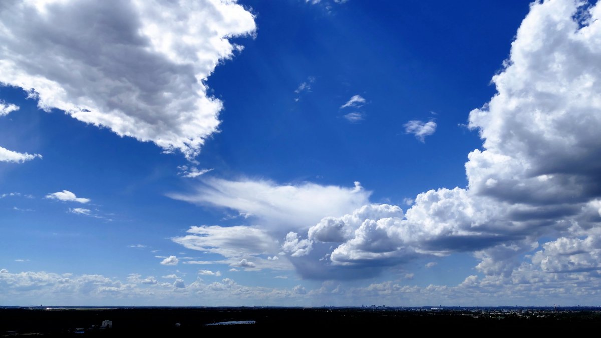 High altitude blue sky and white clouds pictures
