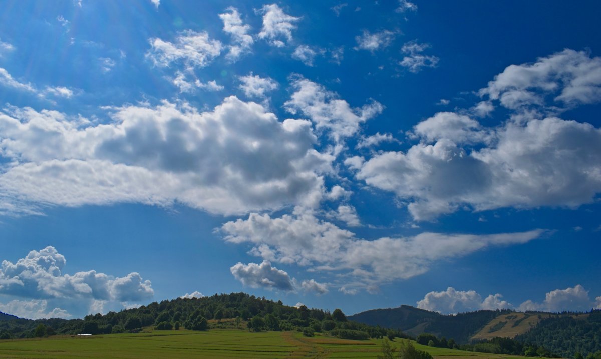 Blue sky and white clouds landscape pictures