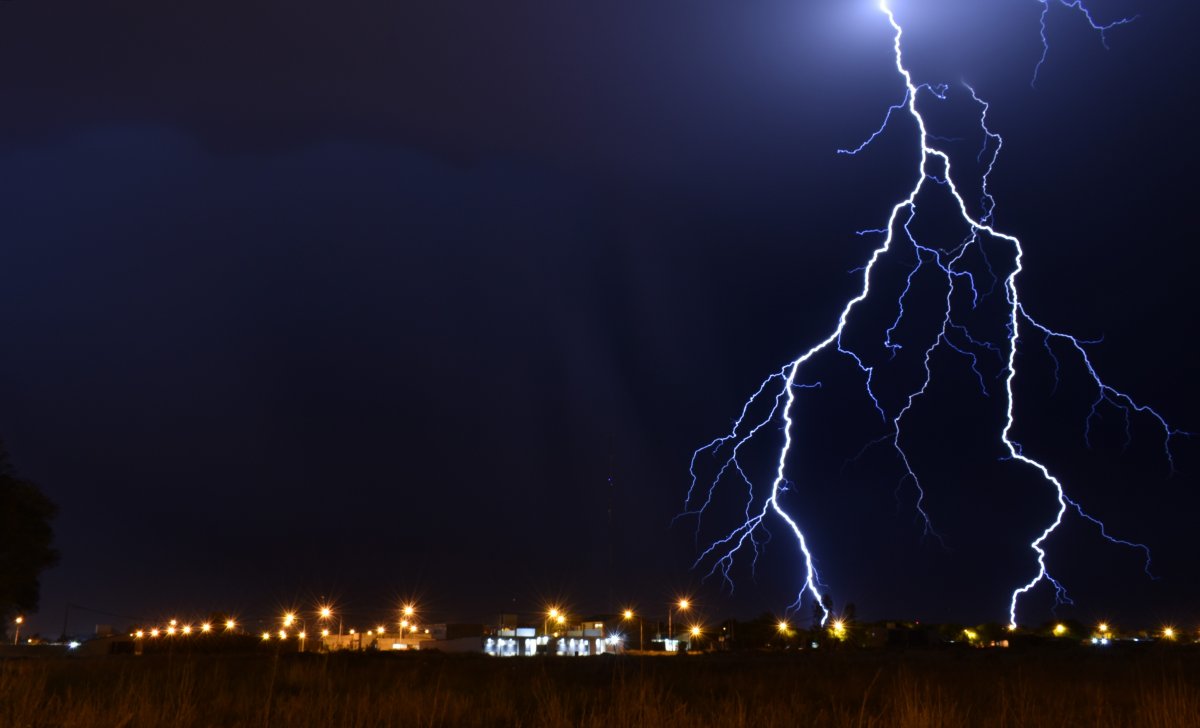 Night sky lightning and thunder pictures