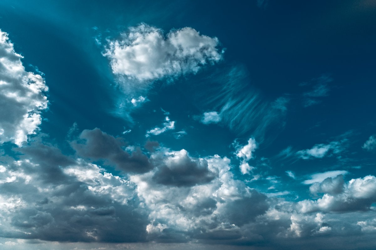 Beautiful blue sky and white clouds HD pictures