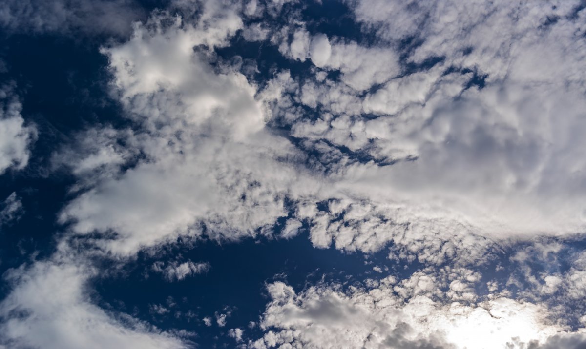 Pictures of floating clouds in the blue sky
