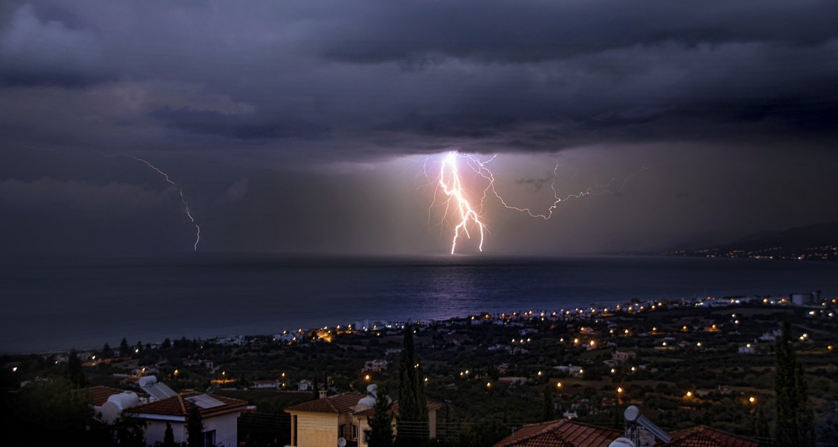Thunderstorm lightning pictures at night