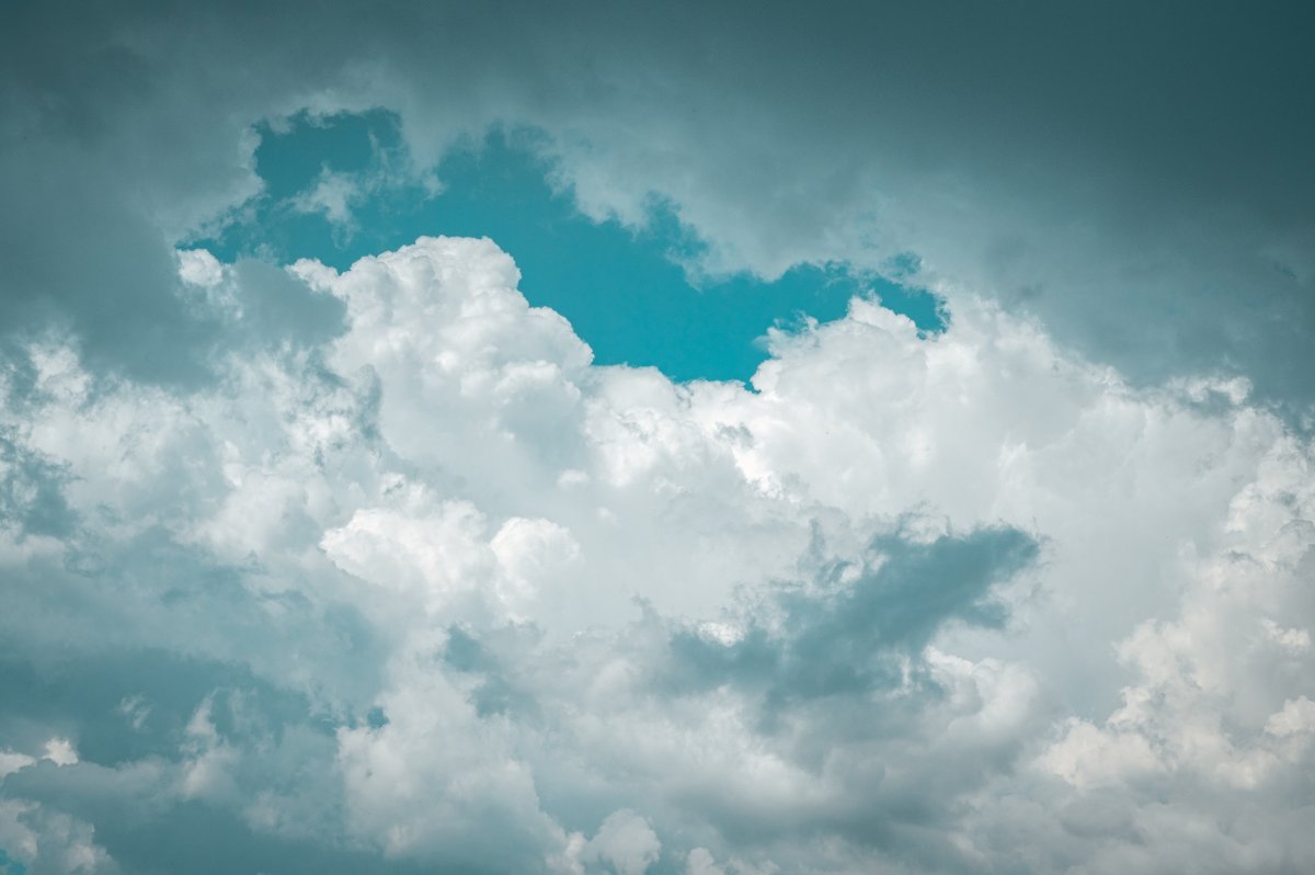 Blue sky and white clouds HD background picture