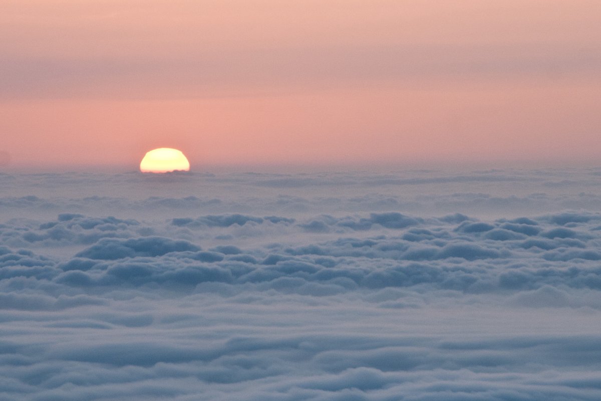 Sunrise pictures over sea of ​​clouds