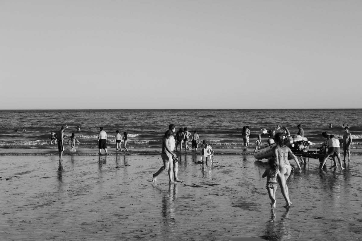 black and white summer seaside scenery pictures