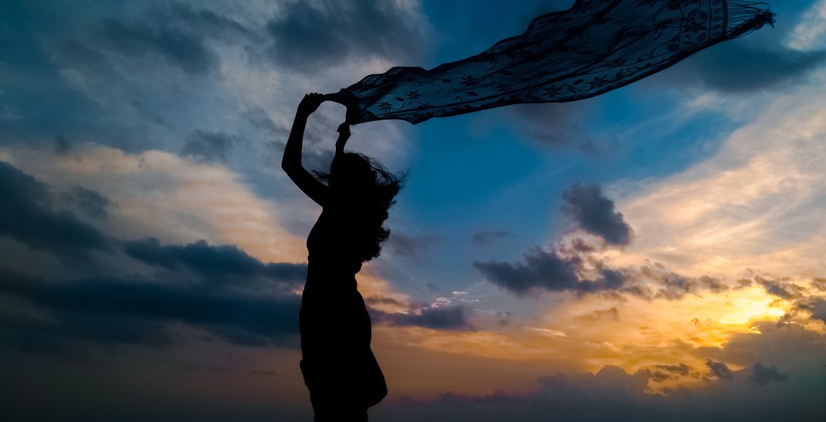beautiful lady silhouette picture at dusk