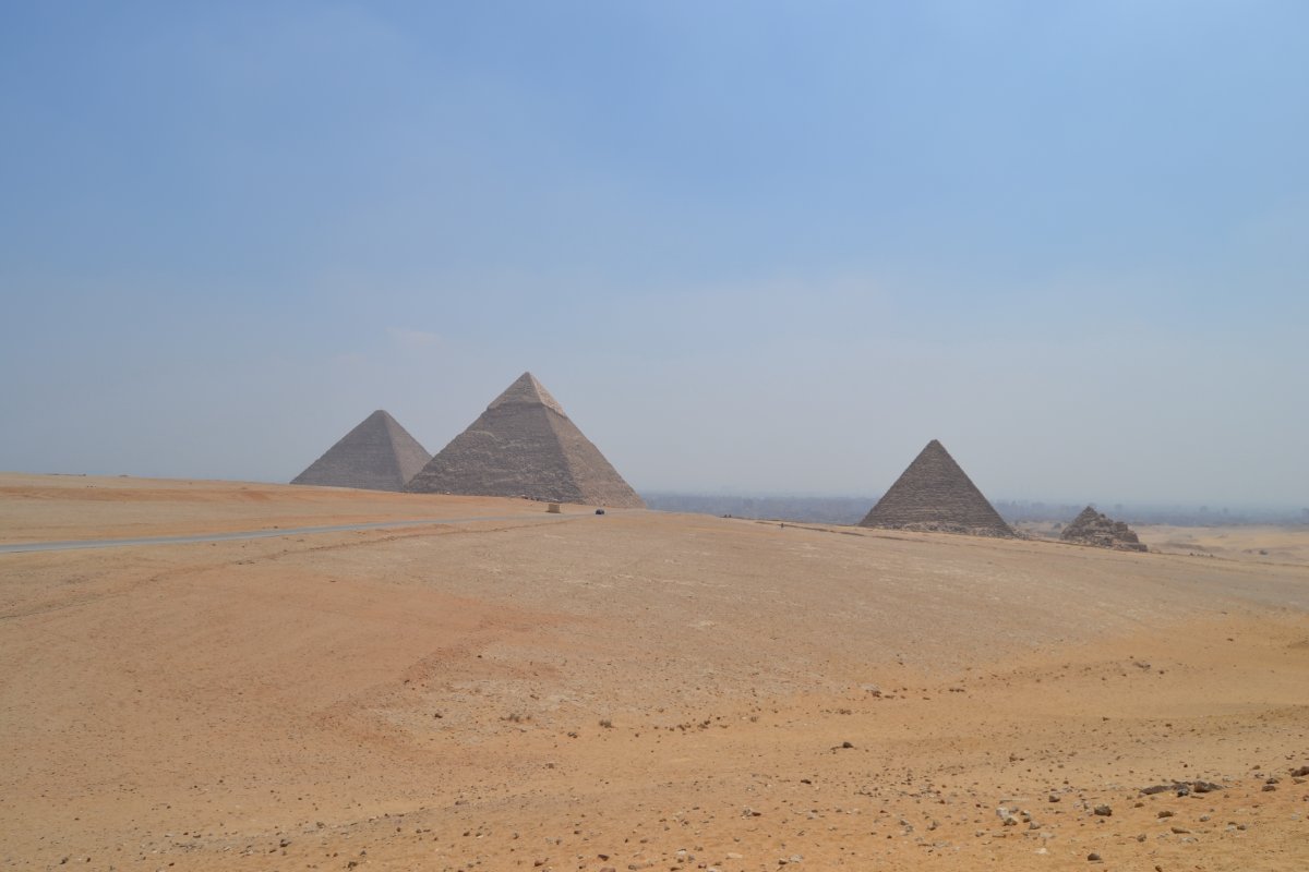 desert pyramid pictures