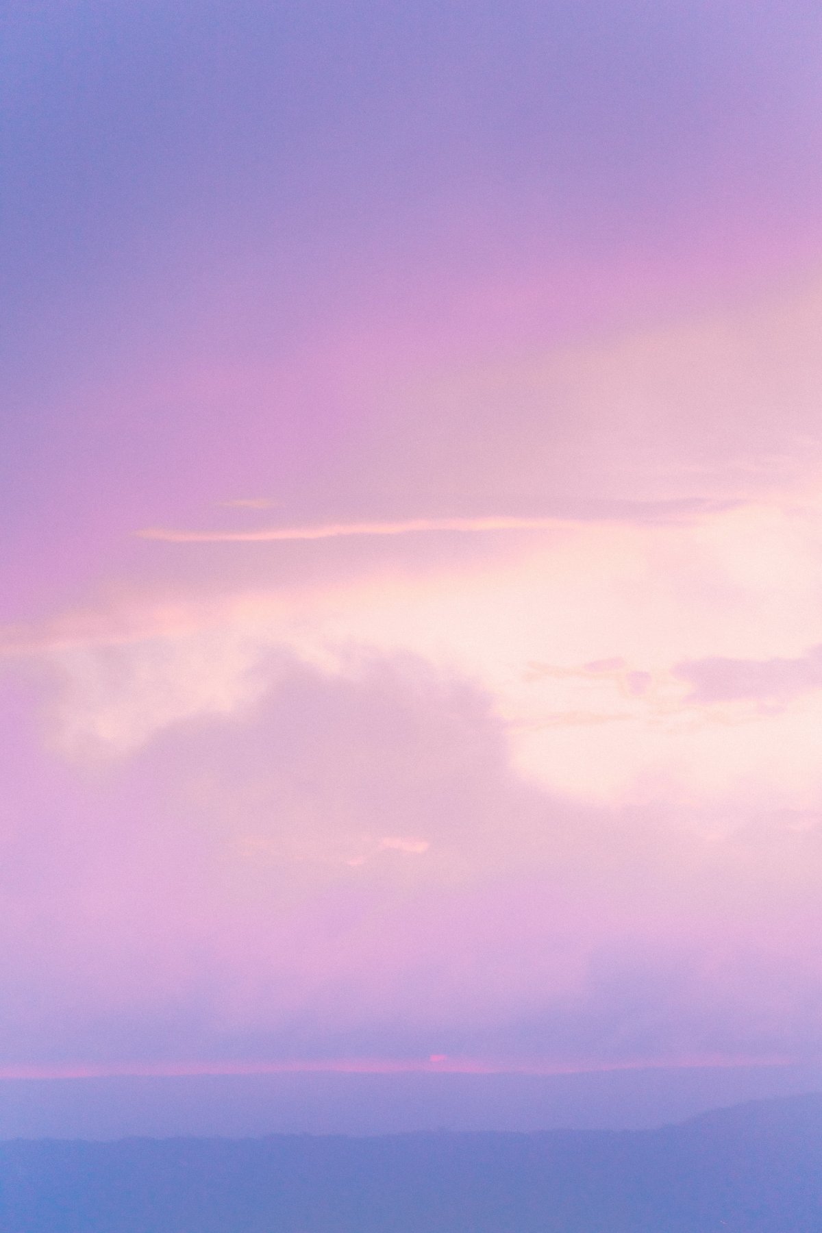 Beautiful scenery picture of pink and purple sky