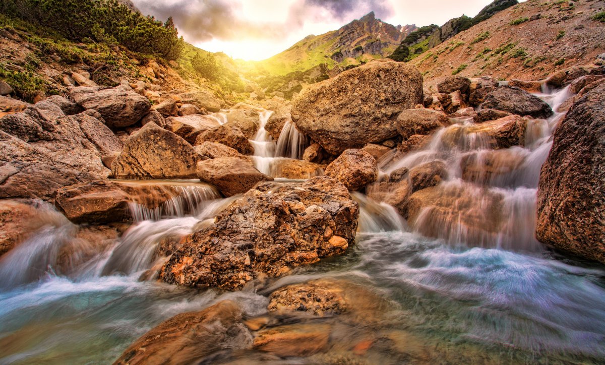 Mountain waterfall scenery pictures