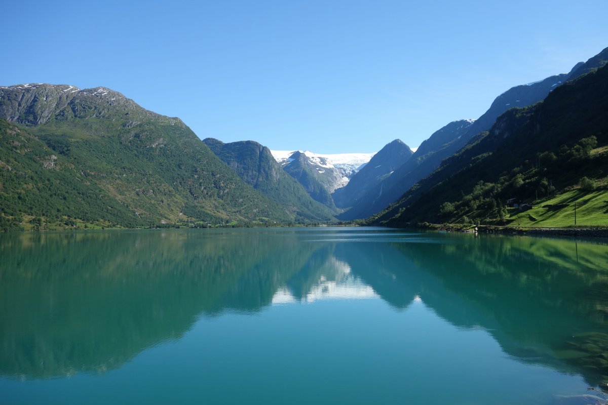 Glacier lake scenery pictures