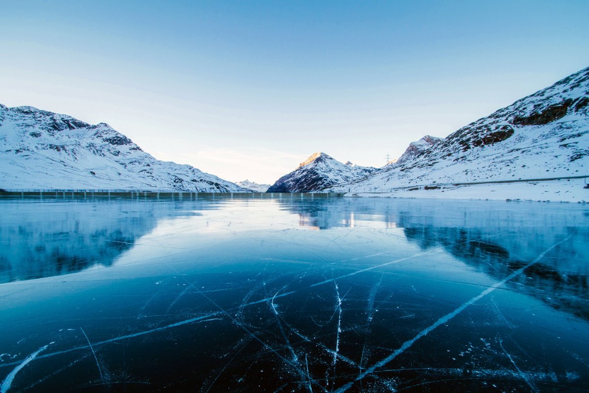 Pictures of frozen lakes in Switzerland