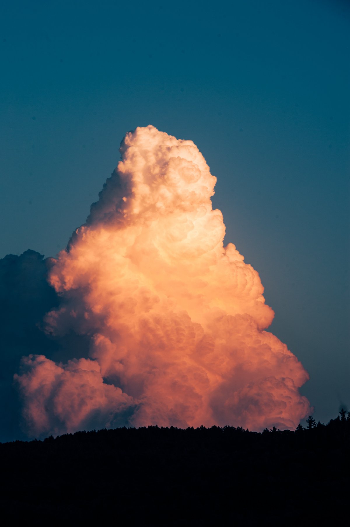 A picture of a burning cloud