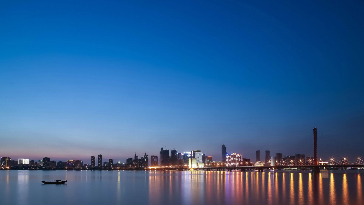 Pictures of Qiantang River in the evening