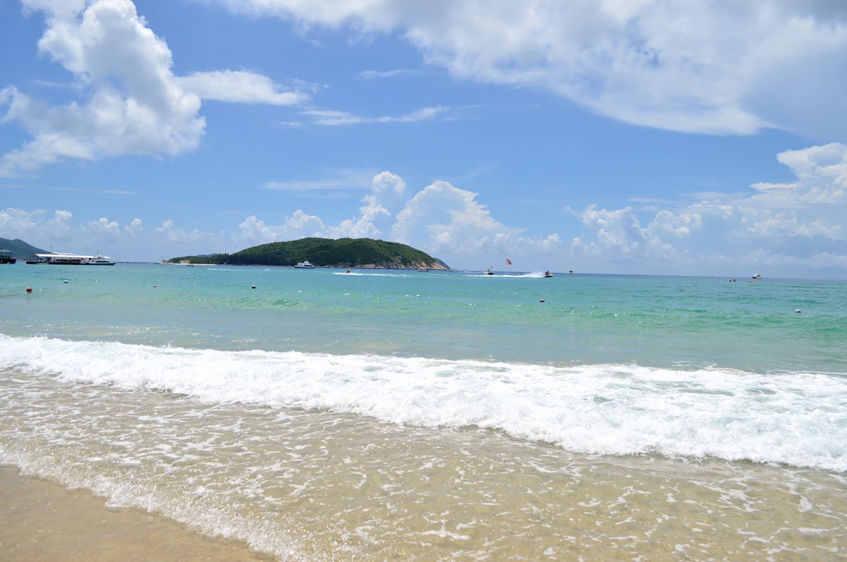 Pictures of seaside scenery of Yalong Bay in Sanya, Hainan