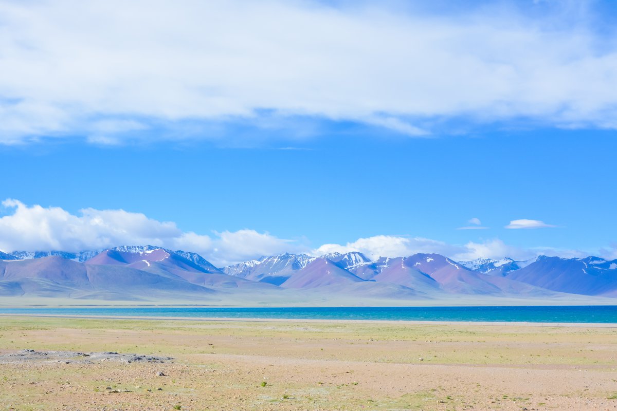 Pictures of natural scenery in Yamdrok Yumcuo, Tibet