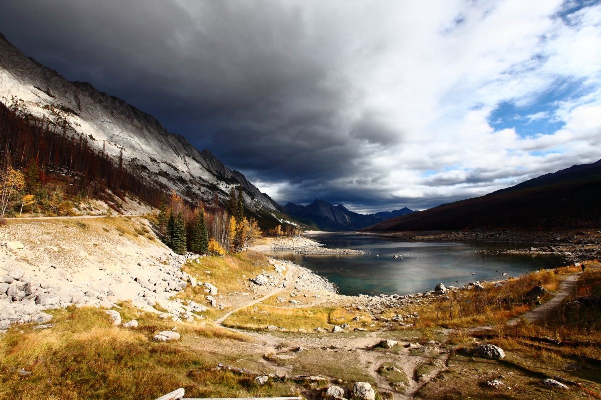 Rocky Mountains landscape pictures in autumn