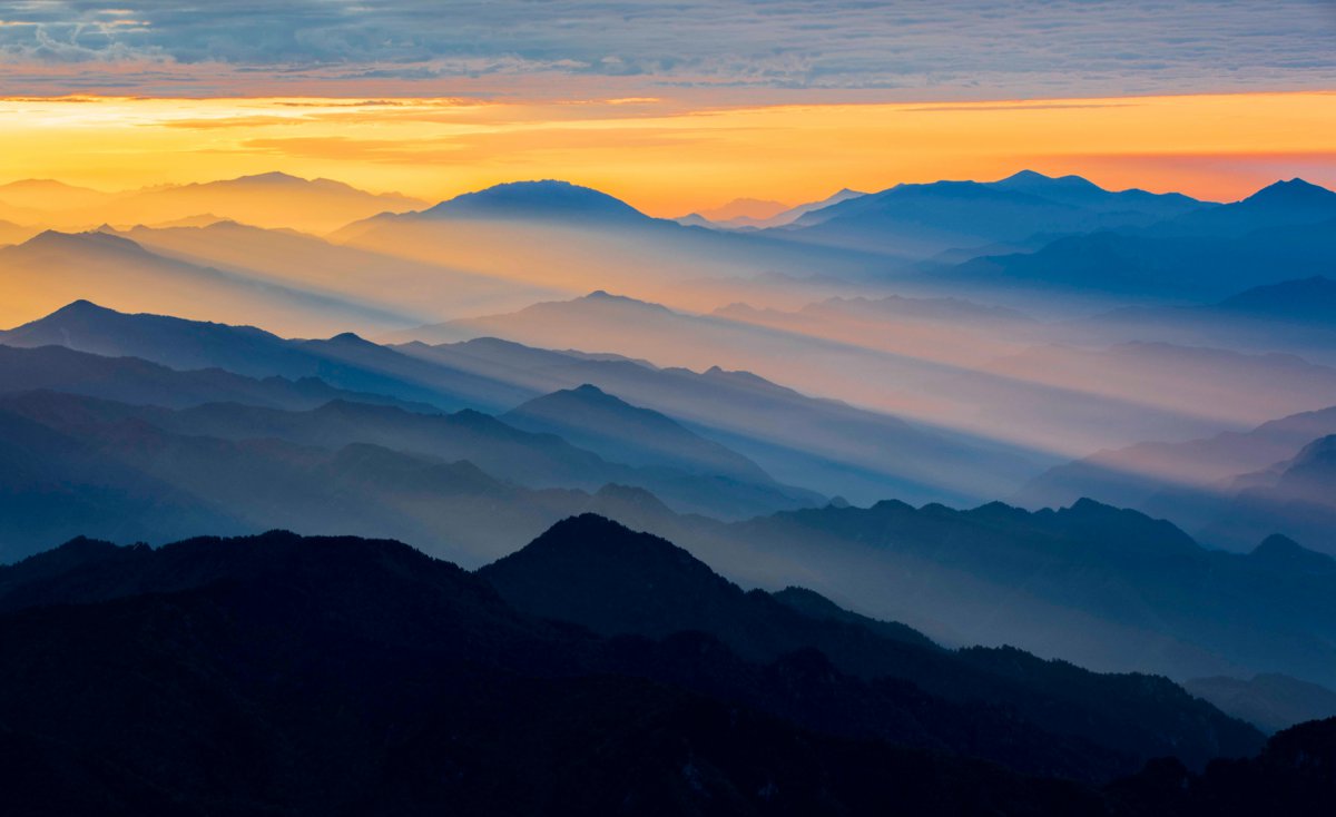 Shaanxi Taibai Mountain sunrise scenery picture