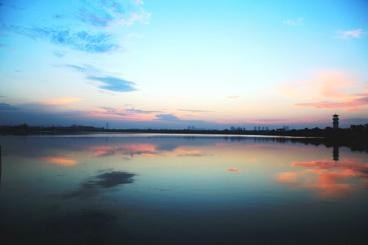 Sunrise scenery picture of Tangxun Lake in Hubei