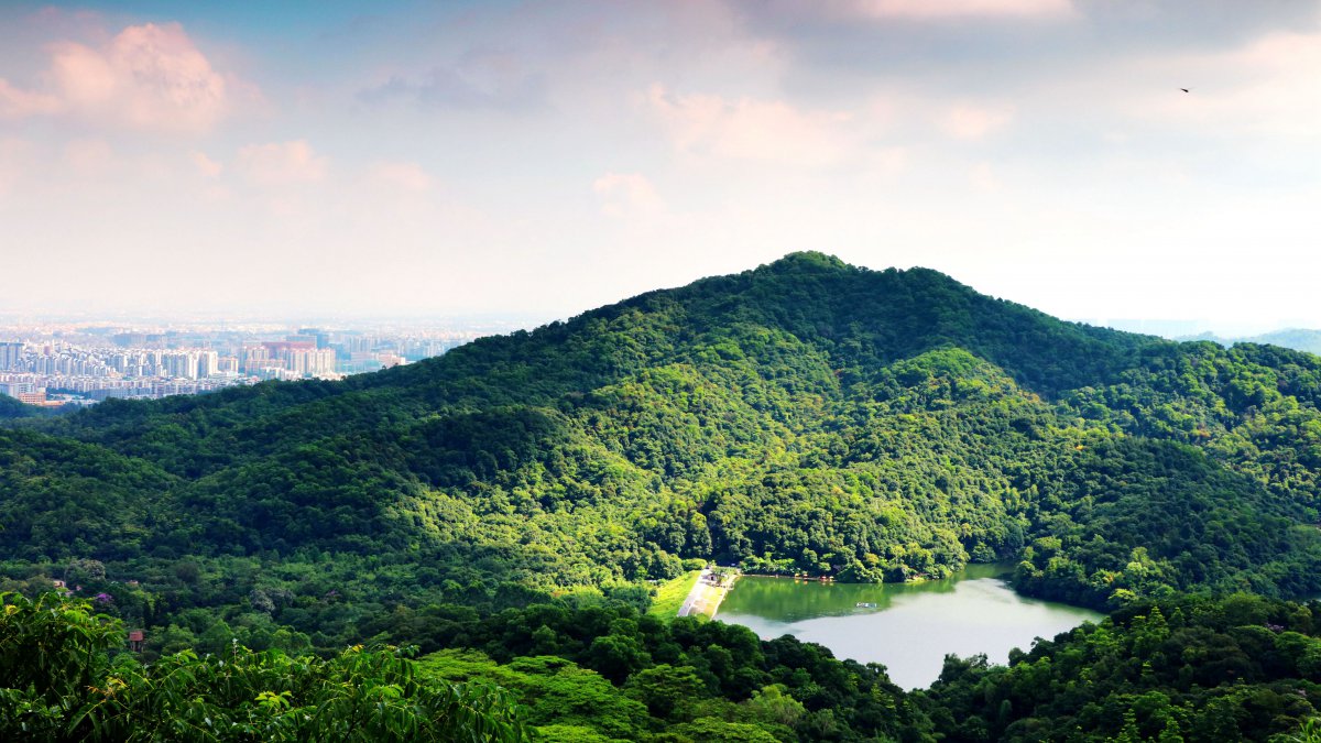 Summer scenery pictures of Baiyun Mountain in Guangzhou