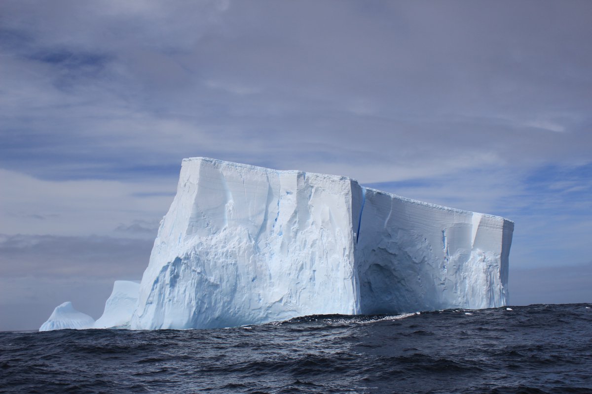 Pictures of icebergs on the sea