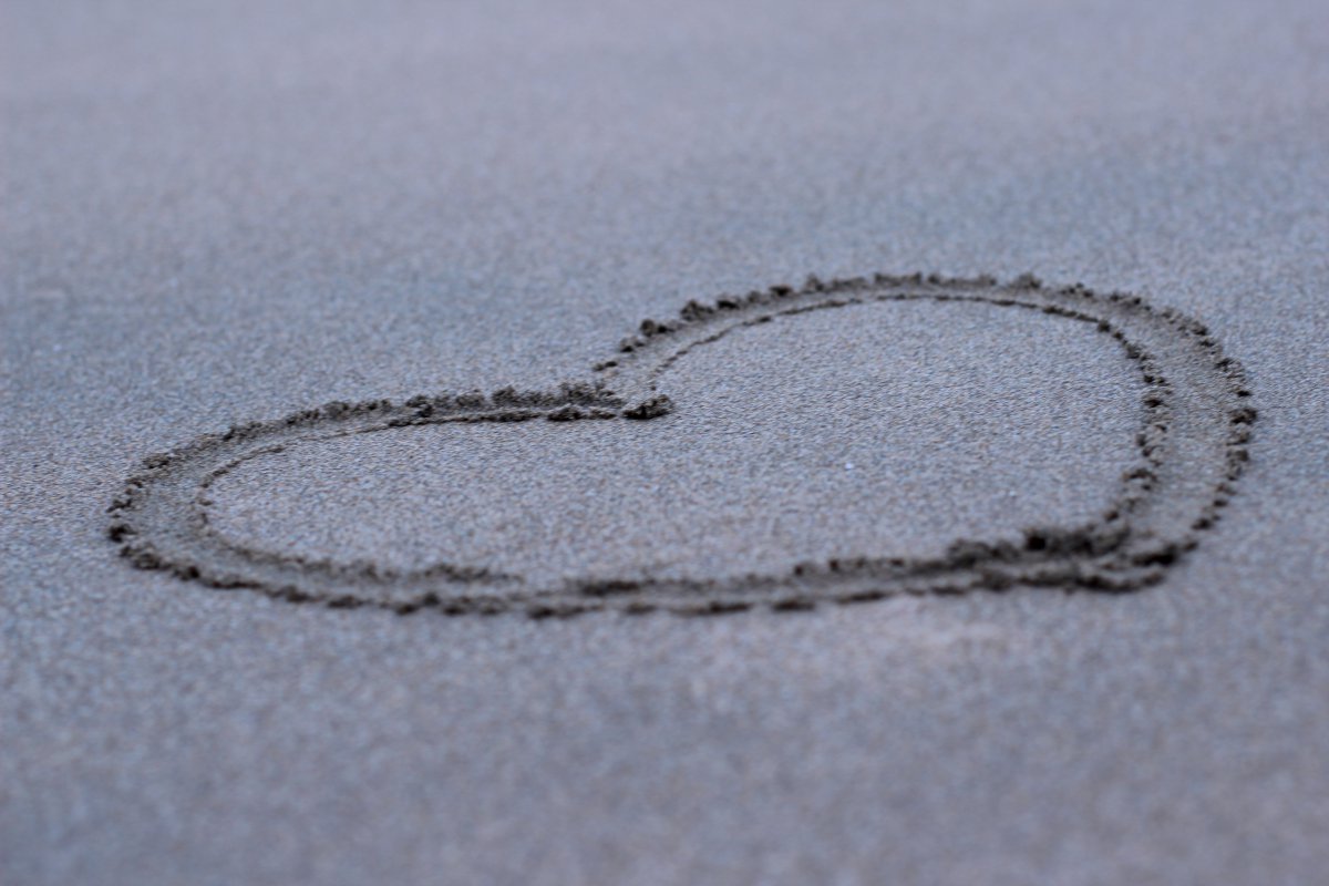 Heart shaped pattern pictures on the beach