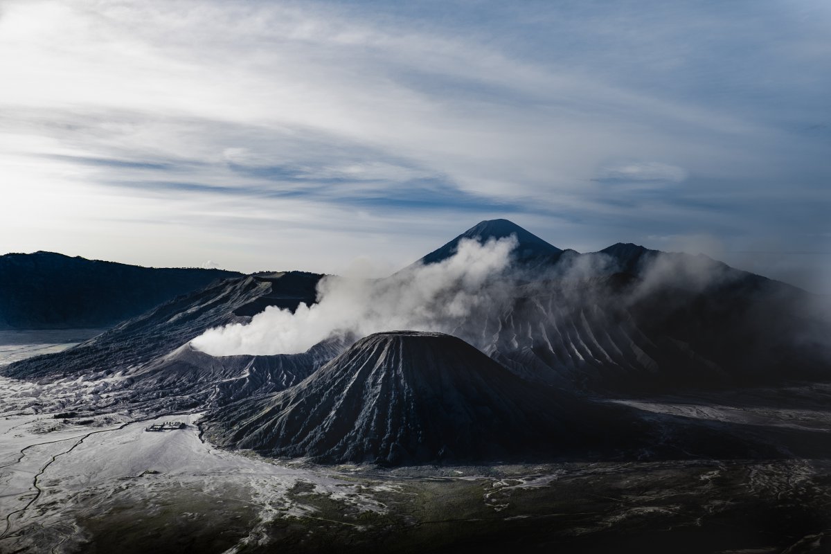 volcanic eruption scene pictures