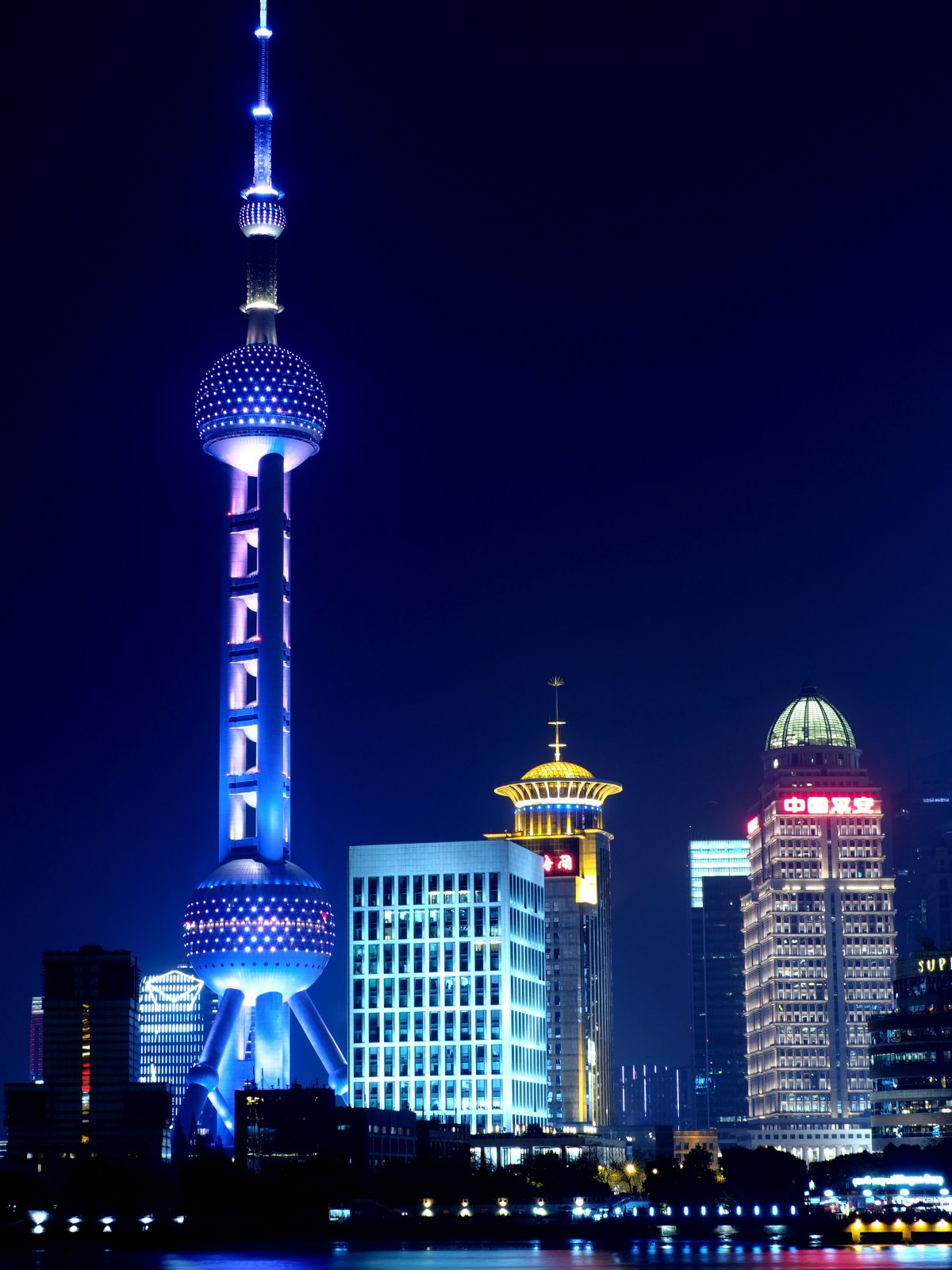 Pictures of Shanghai Oriental Pearl TV Tower at night