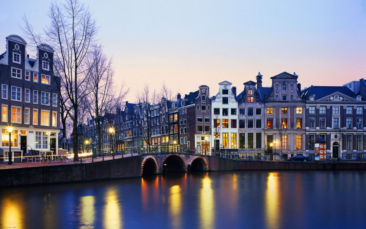 Pictures of Amsterdam, the northern water city