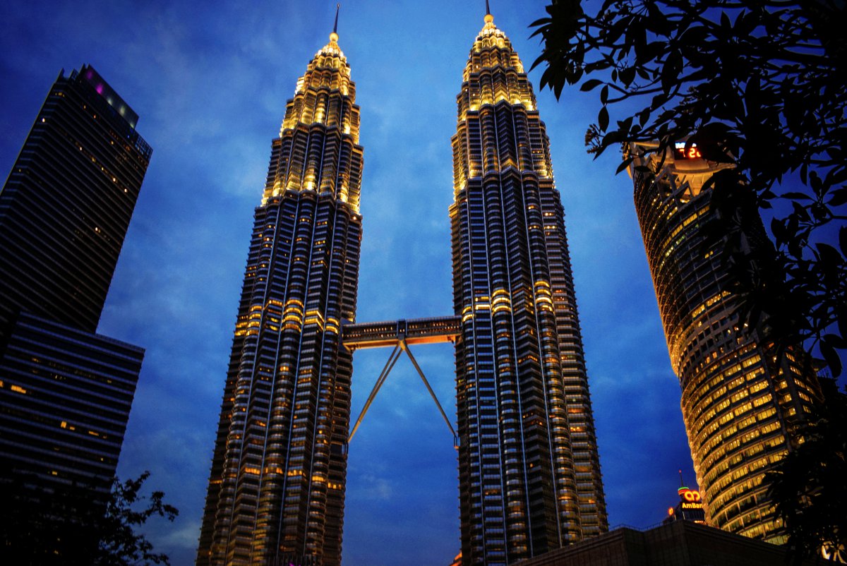 Scenery pictures of Petronas Twin Towers in Kuala Lumpur, Malaysia