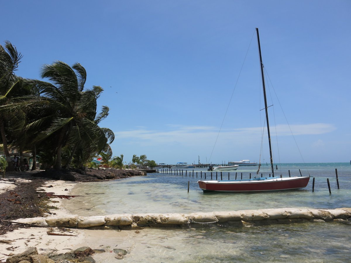 Pictures of beautiful coastal scenery in Belize