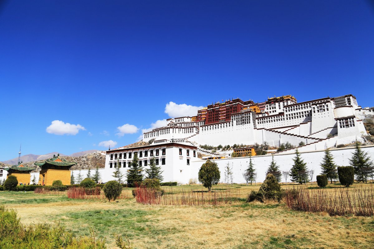 Holy Tibetan Potala Palace architectural landscape pictures